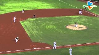 20130913 CPBL 獅VS犀牛 2下 林琨笙勁道Q彈的軟弱安打先馳得點啦!