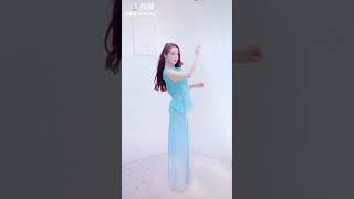 跳肚皮舞的美女