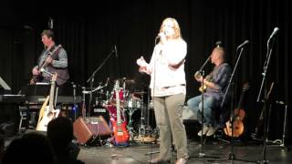 Benefizkonzert in Heide - Barbara singt It´s My Life von Bon Jovi