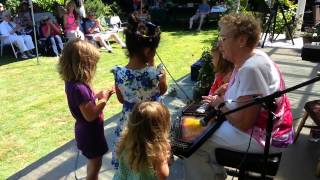 Grace Ashland singing w/ children Jesus lov Part1