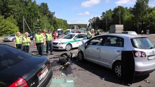 Vilniaus sankryžoje susidūrę du automobiliai apsivertė