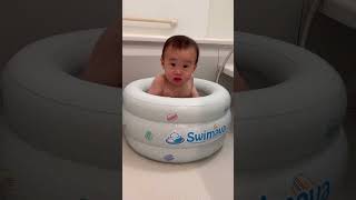 【Baby want to take a bath alone】#baby#shorts