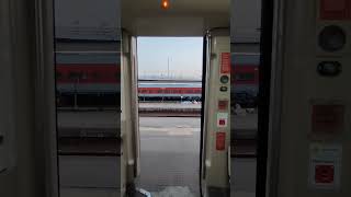 Automatic door close system in Vande Bharat Express