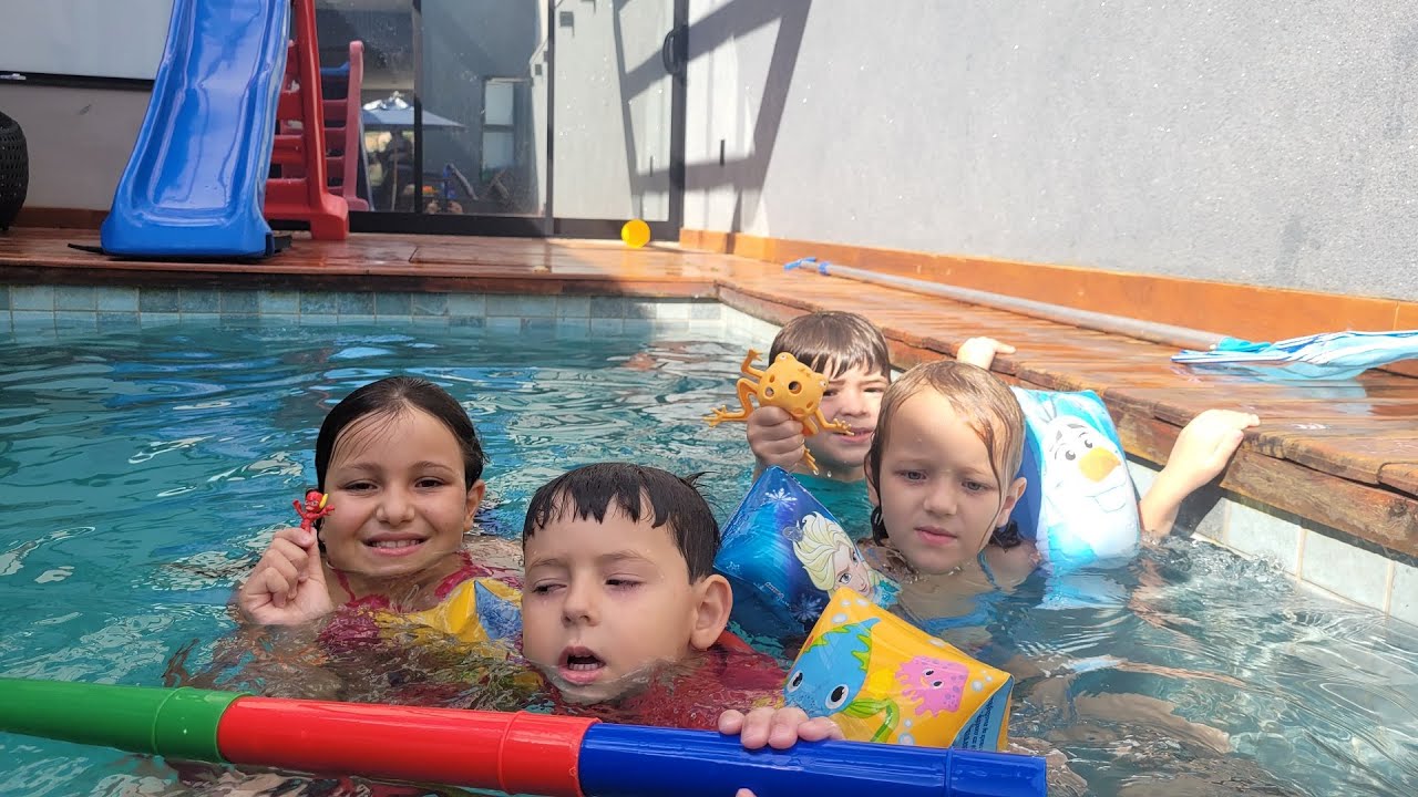 Brincadeiras Na Piscina Pool Games Youtube