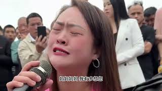 靓妹街头演唱《远方的我在等着你》感人动听，送给远方的那个人！