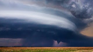 What are supercell thunderstorms?