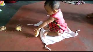মুরগির ছানা 🐥 খাবে কুয়াস তাই কান্না করছে😂😂😂😂 ||  baby playing with baby chicken 🐔