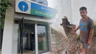 करनाल ATM मशीन के पीछे की दीवार तोड़ चोरो ने किया चोरी का प्रयास - देखें Live