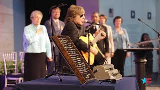 Welcoming new U.S. citizens with musician José Feliciano and "The Star-Spangled Banner"