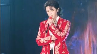 饭拍 华晨宇《晨光里有你》2025新年第一首歌 湖南卫视跨年晚会20250101 视频credit：爱人有信意春来