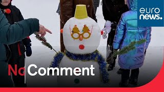 Russians enjoy winter weather at snowman festival