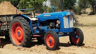 fordson major  pulling trolley