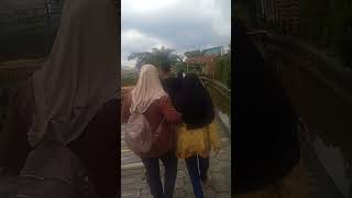 jalan jalan bersama ibu tercinta