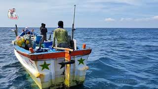 பெரிய மீன்கள் பிடிக்கும் தூண்டில் படகு - big fish catching middle sea -mookkaiyur meenavan