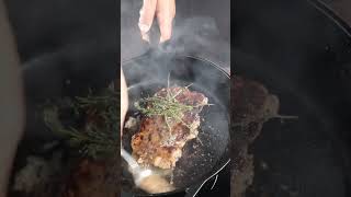 How To Make the BEST Steak On Cast Iron Pan (25 Sec)