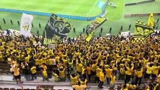 من يوم تنادينا حنا حضور نرفع الرايه ندق الطبول يا الاتي ما شاء الله 🎶💛