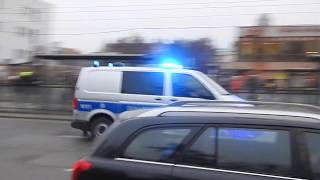 Alarmowy przejazd radiowozu N101 policji w Gdańsku. Policja na sygnałach