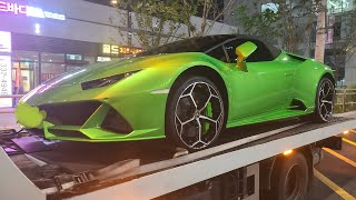 Lamborghini Huracan Evo spyder unloading. Delivery service. First time cold start. Very loud bellow.