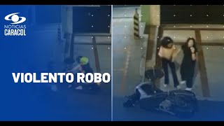 Graban cómo ladrones en Bucaramanga interceptaron a dos mujeres en moto y las robaron