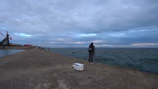 [ 4K ] 兵庫県加古郡播磨町新島（本荘の人工島）の赤灯台防波堤の海釣り風景