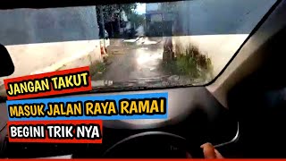 Cara Masuk Jalan Raya Yang Ramai Mobil dan Motor || Cara Nyebrang Mobil Manual untuk Pemula - Om Aan