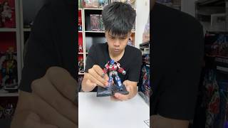 มาดูกันว่า Optimus Prime สองตัวนี้ต่างกันยังไง? #Nichiworld #transformers #blokees #ของเล่น