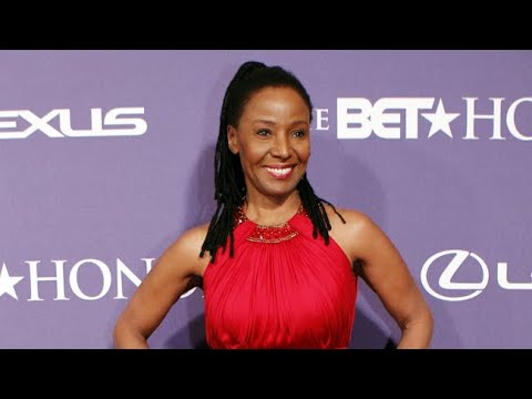 B. Smith, Famed Model, Author And Restaurateur Dies At 70 - YouTube