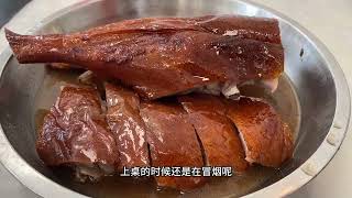 顺德烧鹅人气排队王，一斤59元皮脆肉嫩汁水横流，吸引众多食客