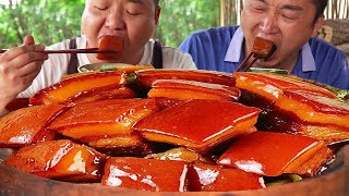 20斤五花肉，二弟做“東坡肉”，肉切大坨，一口一塊，越吃越上癮｜Mukbang【鐵鍋視頻】