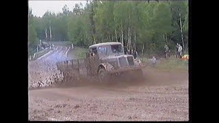 Tatra 111, 128, 141 v bahně (in the mud)