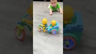 #video cute baby child toys ke sath masti karte han!