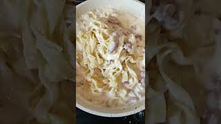 Carbonara-style tagliatelle, cream, bacon and mozzarella, easy, quick and delicious (halal)