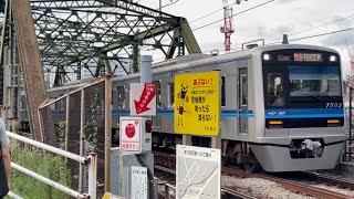 北総7500形7502編成が特急羽田空港行きとして八ツ山橋を通過するシーン（33N）2023.8.27.17:16