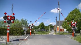 Spoorwegovergang Maarkedal (B) // Railroad crossing // Passage à niveau