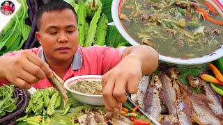 แกงอ่อมหวายใส่เห็ดบดแกล้มปลาร้าต่อนปิ้งหอมๆ ใส่พริกหน่วยแซ่บๆ บรรยากาศลมหนาวยุกลางทุ่งนา