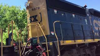 CSX M421 WAS WORKING AT BRUNSWICK’S YARD WHEN CSX X231 CAME WITH EMPTY AUTORACKS WITH CSX 790 LEAD