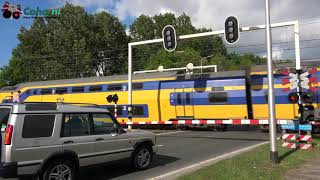 Spoorwegovergang Vlissingen (Oost-Souburg) 😍4K😍 // Dutch railroad crossing