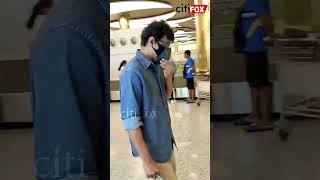 மாஸாக வந்த தளபதி விஜய் in Airport  | Ilayathalapathy Vijay #shortsvideo #vijay #leoupdate