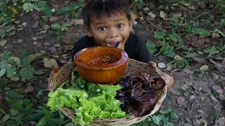 Cooking squid in the forest for Food and eating delicious - Primitive Technology PL Ep 12