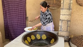 奶奶想吃杨树叶菜饼子，孙媳妇弄回家贴一大锅，一口饼子一口菜香【农村棉儿姐】