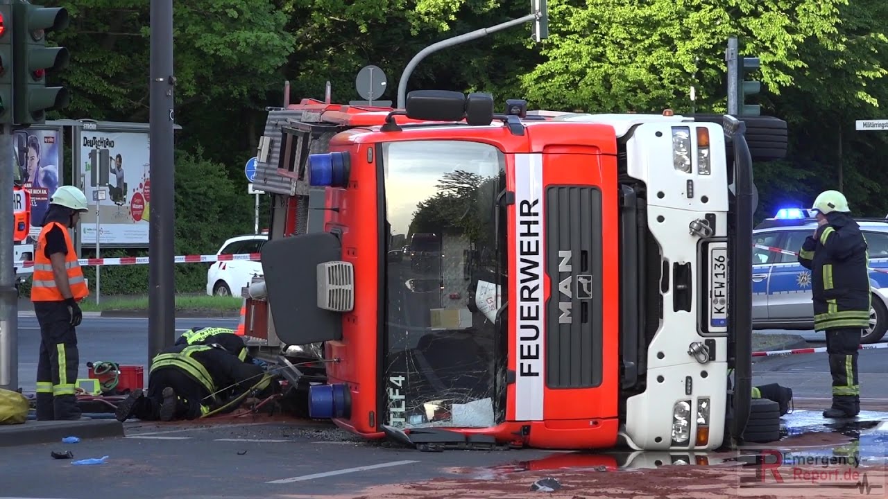 [TLF VERUNGLÜCKT AUF EINSATZFAHRT ZUM FEUER] - Schwerer Unfall Auf ...