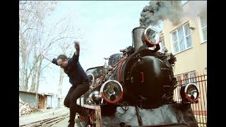 Jak nie rozpalać parowozu. How not to set fire to the steam train