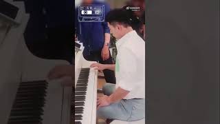 #yangyang #杨洋 playing the piano 🎹 #yangyang杨洋 and singing songs