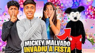 O MICKEY MALVADÃO NOS SEGUIU E INVADIU MEU QUARTO! *como eles nos encontrou?