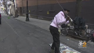 NYC Street Golfer Known As Local Legend