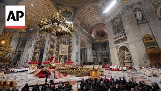 Catholic faithful cross Holy Door in the Vatican to receive indulgence