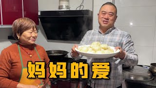 老妈都68岁了还这么疼儿子，早起给他做腊肉包子，真是满满的母爱【胖子视界】