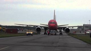 2014.4.1 RCTP/TPE 桃園國際機場 戰備聯絡道 遠東航空公司班機  B-27013 / B-27015 Boeing 757-200 搬移至舊桃園海軍基地