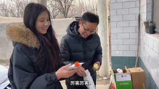 新疆美女直接表示喜欢小侄子，小伙子一听羞红了脸，农哥妥妥的被嫌弃了#记录真实生活