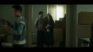Superman and Lois 1x02 - The Kents Move House / Opening Scene